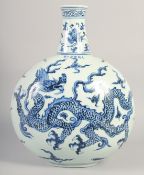 A VERY LARGE CHINESE BLUE AND WHITE PORCELAIN MOON FLASK VASE, painted with a dragon to each side