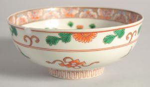 AN EARLY 20TH CENTURY JAPANESE ENAMELLED PORCELAIN BOWL, the interior with phoenix and