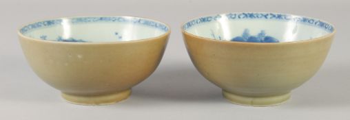 A PAIR OF NANKING CARGO BLUE AND WHITE BOWLS, 15cm diameter.