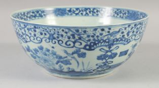 A 19TH CENTURY CHINESE BLUE AND WHITE PORCELAIN BOWL, the exterior painted with figures and flora,