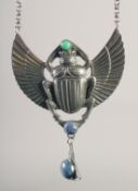 AN EGYPTIAN SCARAB LAPIS PENDANT AND CHAIN.