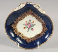 AN 18TH CENTURY WORCESTER WET BLUE SHELL SHAPED DISH painted with flowers under and elaborate gilt