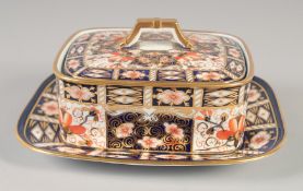 A ROYAL CROWN DERBY RARE BOX, cover and stand painted with pattern 2451, date code 1914.