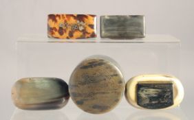 A CIRCULAR CHINESE TORTOISESHELL BOX AND COVER, carved with dragons and four various horn snuff