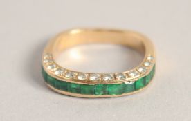 AN 18CT GOLD EMERALD AND DIAMOND THREE ROW RING.