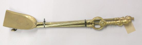 A SET OF THREE VICTORIAN BRASS FIRE IRONS.