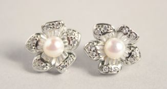 A PAIR OF SILVER PEARL EARRINGS.