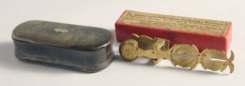 T. SIMMONDS IMPROVED SOVEREIGN BALANCE in original box and horn snuff box (2).