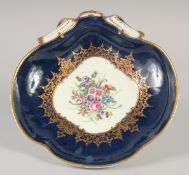 AN 18TH CENTURY WORCESTER WET BLUE SHELL SHAPED DISH painted with flowers under an elaborate gilt