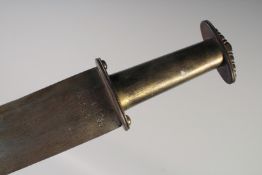 A REPLICA OF A KNIGHTLY SWORD, early 20th century, wide tapered blunt tipped 35in blade with three