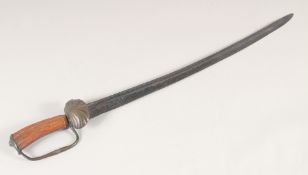 AN ENGLISH HUNTING HANGER, circa 1700, curved fullered blade, embossed brass shell guard, down