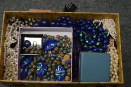 A quantity of bijouterie.