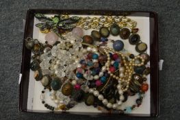 A quantity of bijouterie.