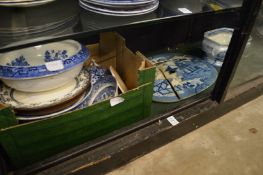Miscellaneous blue and white china.