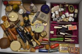 A good collection of sewing accessories to include thimbles, needle cases, pin cases etc.