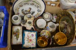 Decorative porcelain to include box and cover, cabinet plate etc.