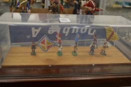 Five miniature military figures in a perspex case.