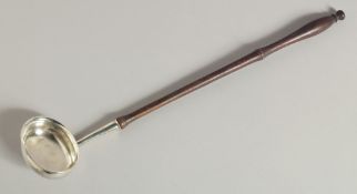 A GEORGE III SCOTTISH SILVER PUNCH LADLE. Circa., Glasgow 1783. Maker mark stuck twice, T & H.