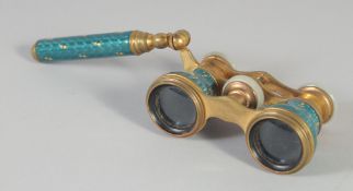 A PAIR OF EDWARDIAN GILT AND ENAMEL OPERA GLASSES with handle.