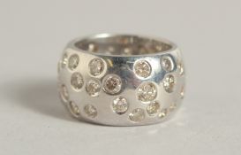 A GOOD 18CT WHITE GOLD DIAMOND SE SCATTER RING, approx. 4cts+ of diamonds.