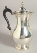 A GOOD GEORGIAN DESIGN SILVER HOT WATER JUG with gadrooned rim and wooden handle. London 1907.