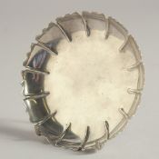 A GOOD CIRCULAR SILVER STRAWBERRY DISH. 4.5ins diameter. London 1944