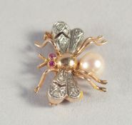 A SMALL GOLD DIAMOND AND PEARL BUTTERFLY BROOCH.