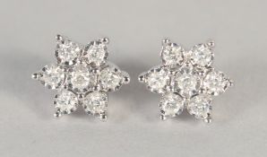 A GOOD PAIR OF 9CT GOLD, DIAMOND CLUSTER EARRINGS.