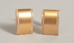 A PAIR OF 18CT YELLOW GOLD AND DIAMOND CUFF LINKS.