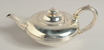 A GOOD PLAIN SILVER VICTORIAN CIRCULAR TEA POT AND COVER. London 1840. Maker: B Smith. Weight: