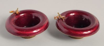 JAY STRONGWATER. A PAIR OF ENAMEL CIRCULAR BOWLS with a butterfly on the rim. 4ins diameter.