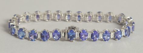 A SUPERB 18CT WHITE GOLD TANZANITE AND DIAMOND BRACELET set with 25 natural tanzanites, approx. 1