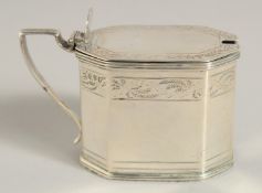 A GEORGE III SILVER OCTAGONAL MUSTARD POT AND COVER with engraved bands and sapphire blue liner.