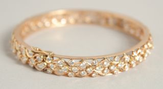 A SUPERB 18CT YELLOW GOLD DIAMOND SET BANGLE, approx 5 carat diamonds, all brilliant cut.
