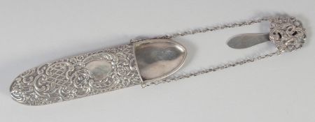 A VICTORIAN SILVER SPECTACLE CASE with chain, Birmingham, 1899.