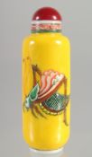 A CHINESE YELLOW PORCELAIN SNUFF BOTTLE.
