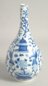 A CHINESE BLUE AND WHITE PORCELAIN VASE, painted with two figures either side of a giant urn, 30cm