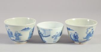 A PAIR OF CHINESE BLUE AND WHITE PORCELAIN CUPS, together with a smaller similar cup, all with