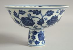 A CHINESE BLUE AND WHITE PORCELAIN PEDESTAL BOWL, with floral decoration, bowl 17cm diameter.