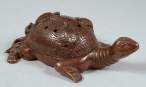 A CHINESE BRONZE TURTLE. 4cm diameter.