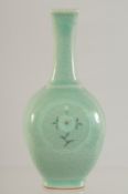 A KOREAN PORCELAIN VASE, character mark to base, 15cm high.