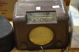 A Bush DAC90A bakelite radio.