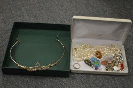 A small quantity of jewellery.