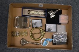 A small group of decorative items.