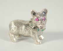 CAST SILVER MINIATURE CORGI, 2.5CM LONG.