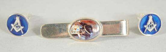 A PAIR OF SILVER AND ENAMEL MASONIC CUFFLINKS AND A TIE CLIP.