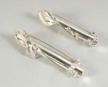 TWO SILVER POSY HOLDER BROOCHES, 6CM LONG.