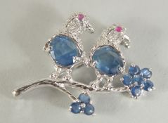 A SILVER SAPPHIRE SET LOVEBIRD BROOCH.