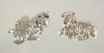 TWO SILVER NOVELTY CAT BROOCHES.