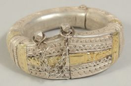 A OMANI GOLD OVERLAID ANKLET, 8.5cm wide.